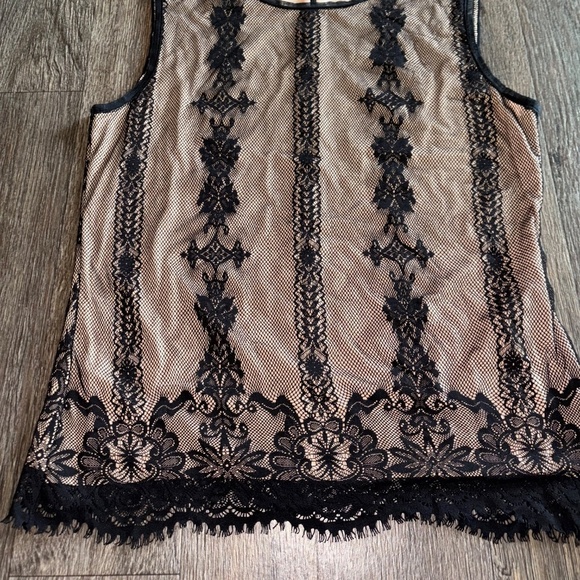 Max Studio size large ladies top  *matching skirt in medium also listed* - Picture 2 of 8